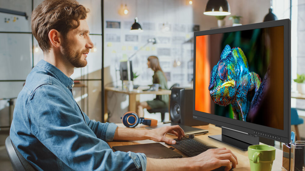 8k Display Sharp 8M-B32C1