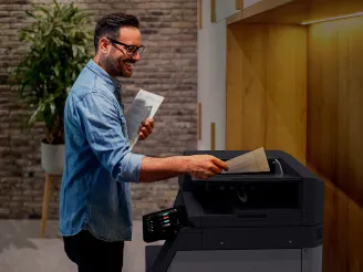 A man using Synappx Cloud Print
